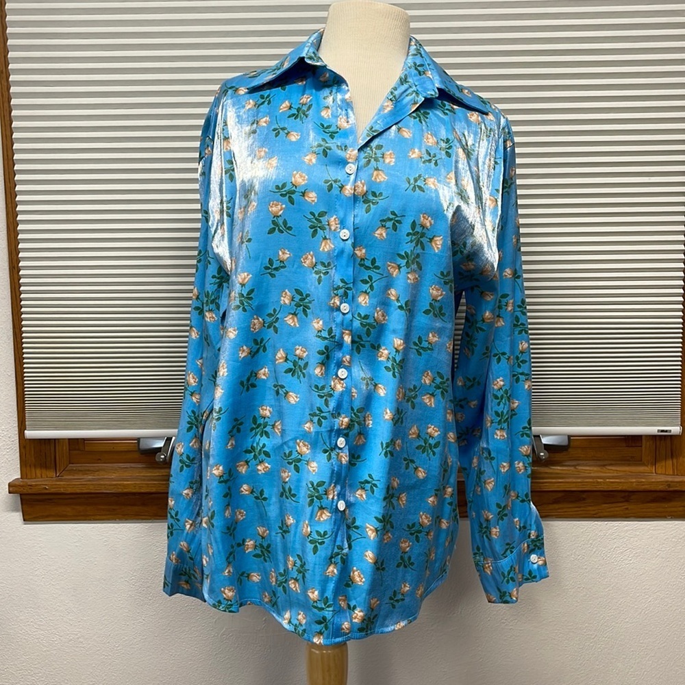 Cider NWOT Blue Shiny Ditsy Floral Button Down Blouse Size Medium